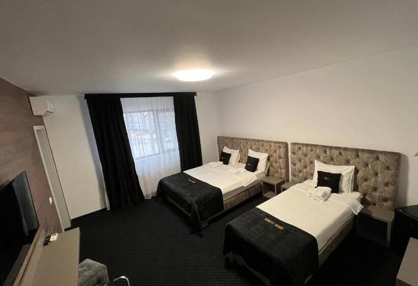 Номер Стандарт Трехместный, Renato House