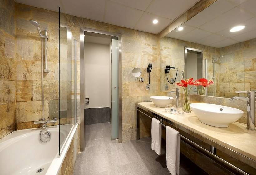 Полулюкс, Eurostars Las Salinas