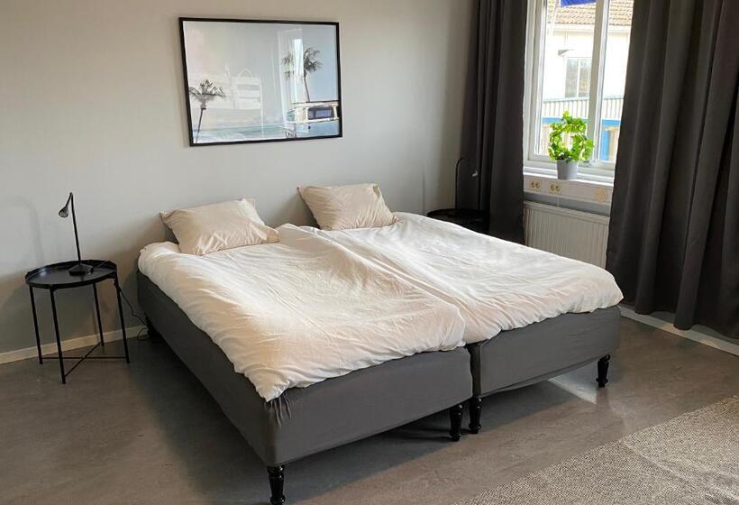 Четырехместный Номер Стандарт, De La Gardie Park Vandrarhem Hostel