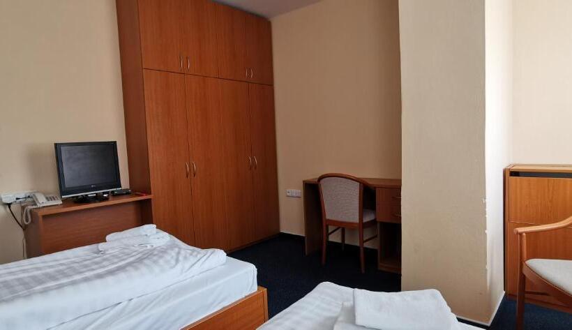 Habitación Familiar, Svratka