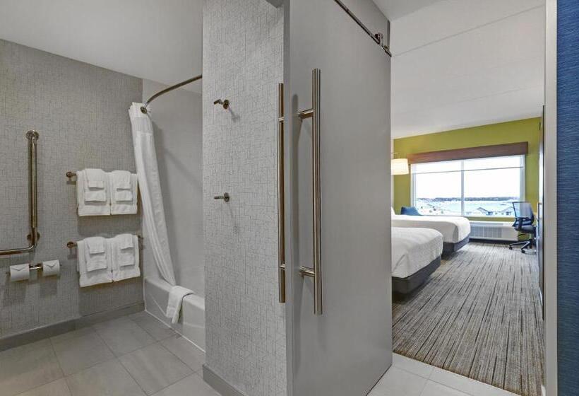 残疾人使用的带特大床的标准间, Holiday Inn Express & Suites   Port Elgin