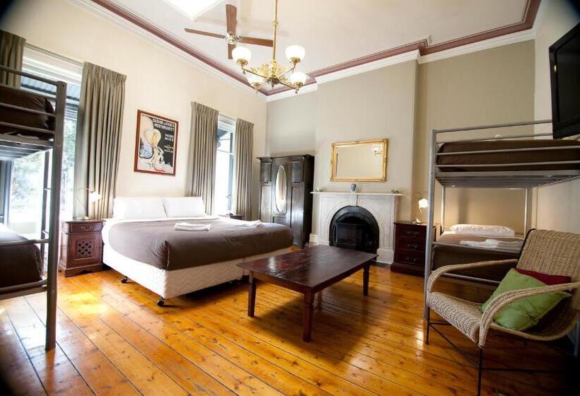패밀리 룸 공용 욕실, The Nunnery Accommodation