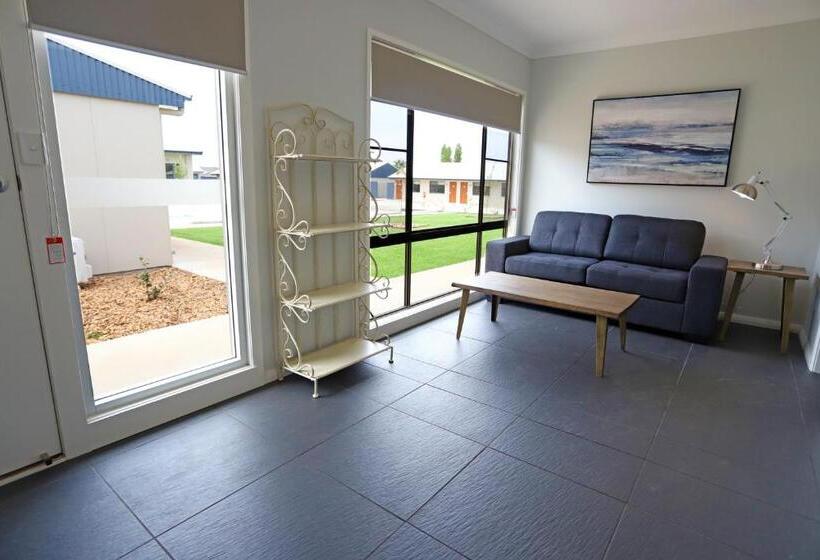 Семейное Студио, Eastend Studio Apartments