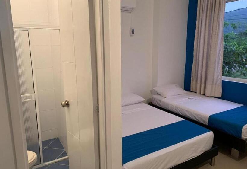 اتاق سوپریور سه تخته, West Plaza