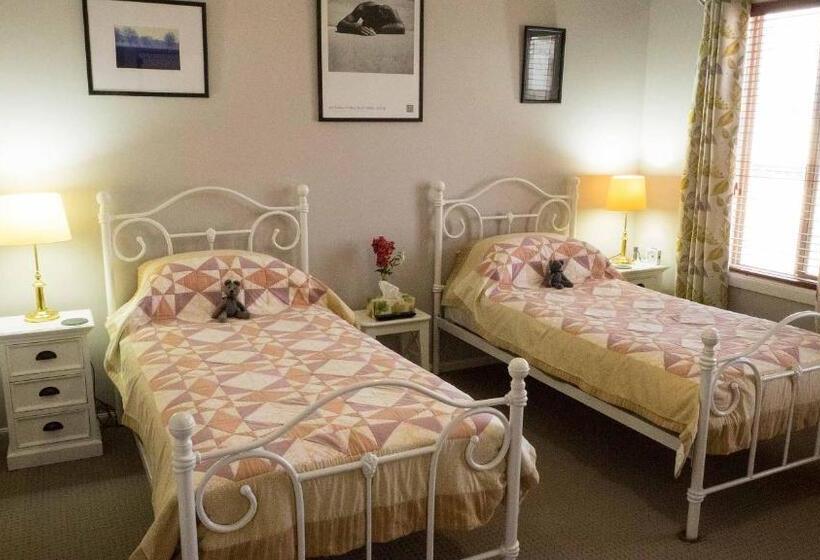 Люкс 2 Спальни, Rezare House Bed & Breakfast