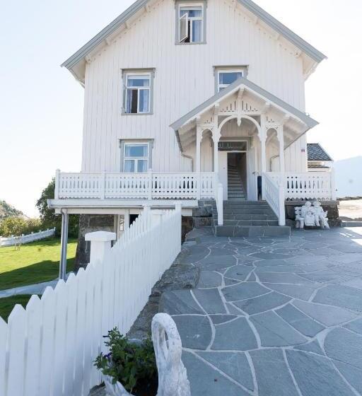 Номер Стандарт, Sakrisøy Gjestegård   Manor House In Sakrisøy   Solbakken Anno 1880