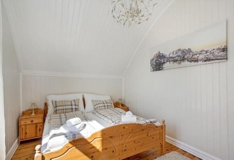 Superior Kamer met Uitzicht op Zee, Sakrisøy Gjestegård   Manor House In Sakrisøy   Solbakken Anno 1880