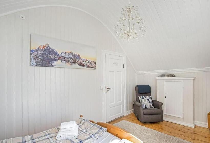 Номер Superior Вид на Море, Sakrisøy Gjestegård   Manor House In Sakrisøy   Solbakken Anno 1880