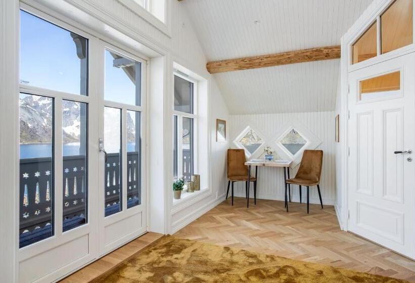 Люкс Deluxe Вид на Море, Sakrisøy Gjestegård   Manor House In Sakrisøy   Solbakken Anno 1880