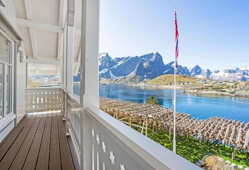 Deluxe Suite met Uitzicht op Zee, Sakrisøy Gjestegård   Manor House In Sakrisøy   Solbakken Anno 1880