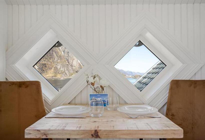 Люкс Deluxe Вид на Море, Sakrisøy Gjestegård   Manor House In Sakrisøy   Solbakken Anno 1880