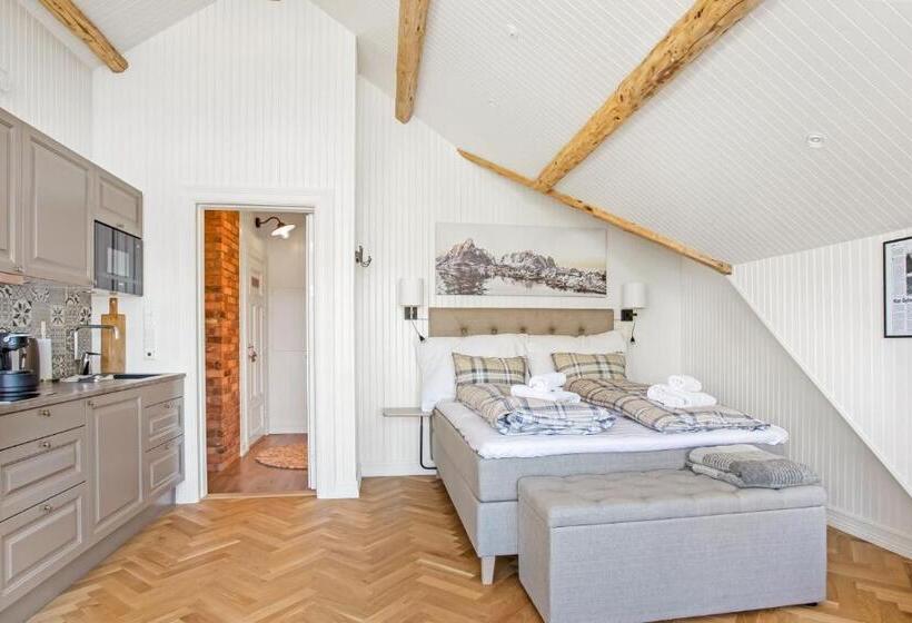 Deluxe Suite met Uitzicht op Zee, Sakrisøy Gjestegård   Manor House In Sakrisøy   Solbakken Anno 1880