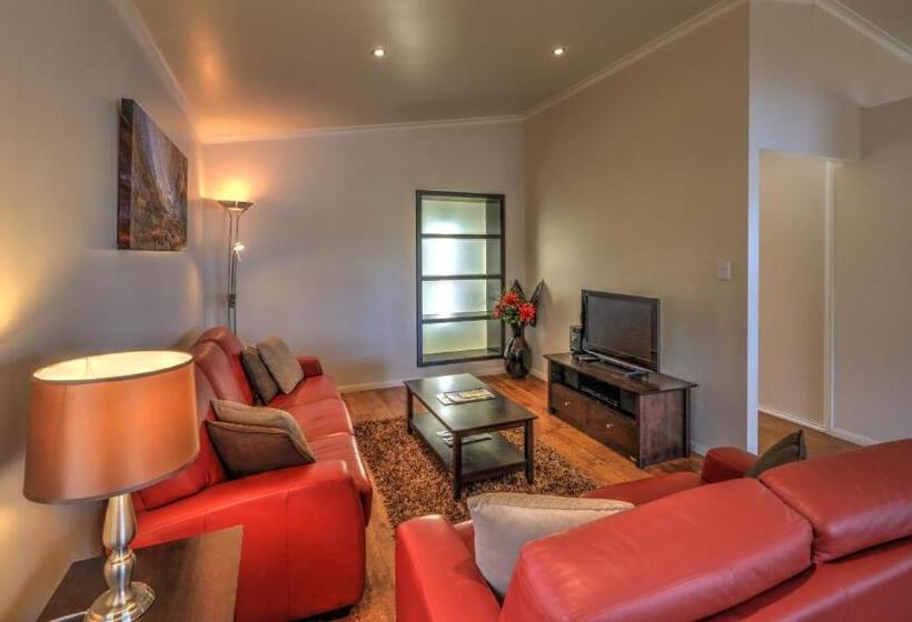 Апартаменты 2 Спальни, Sommerville Valley Tourist Park & Resort