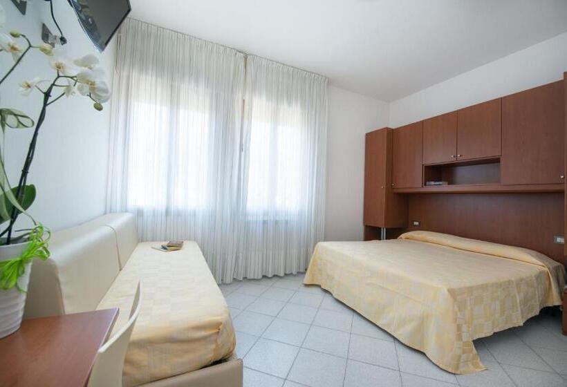 标准三人间, Albergo Arcobaleno