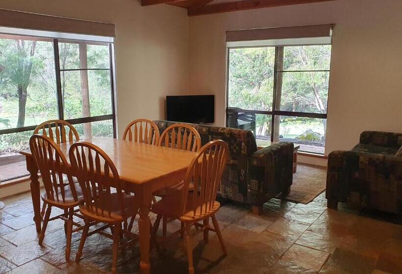 오두막, Little River Farm Cottages