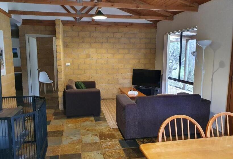 오두막, Little River Farm Cottages