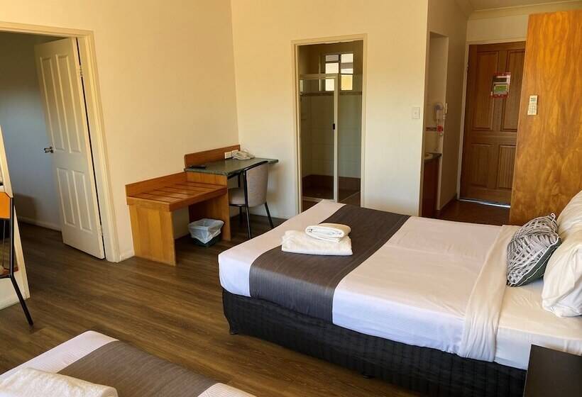 غرفة عائلية, Emerald Explorers Inn