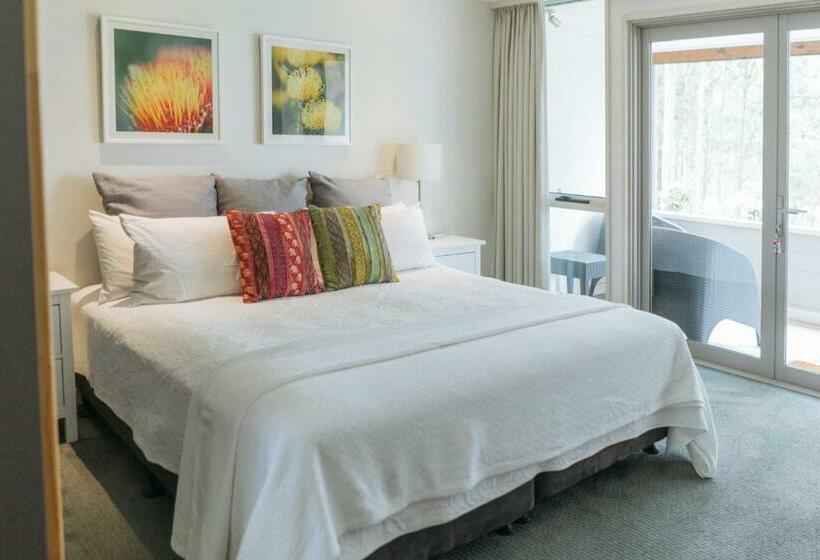 스위트 킹사이즈 침대, Elfin Hill Vineyard Accommodation