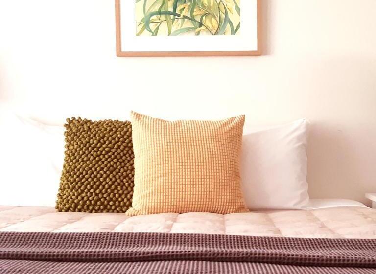 스위트 킹사이즈 침대, Elfin Hill Vineyard Accommodation