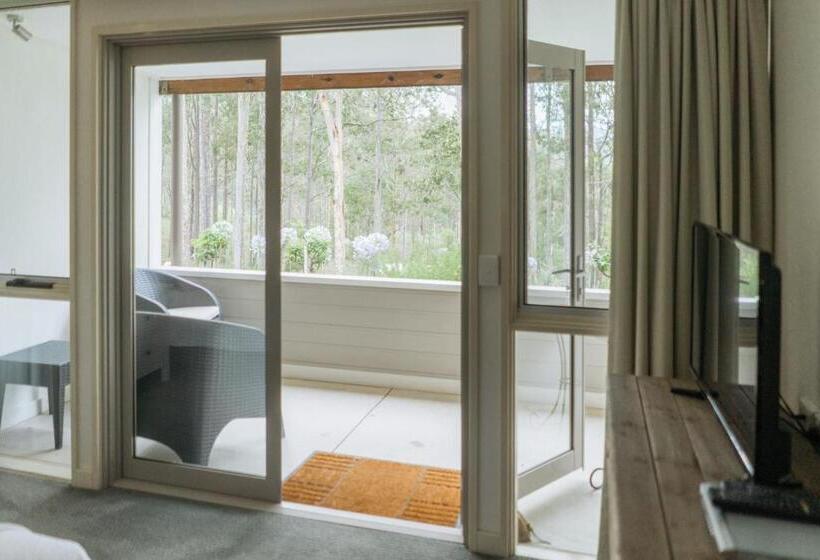 스위트 킹사이즈 침대, Elfin Hill Vineyard Accommodation