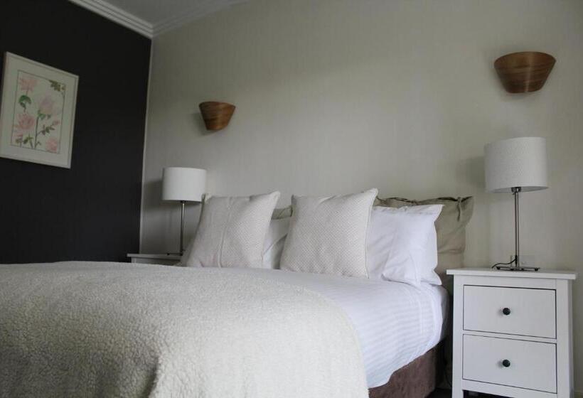 스위트 킹사이즈 침대, Elfin Hill Vineyard Accommodation