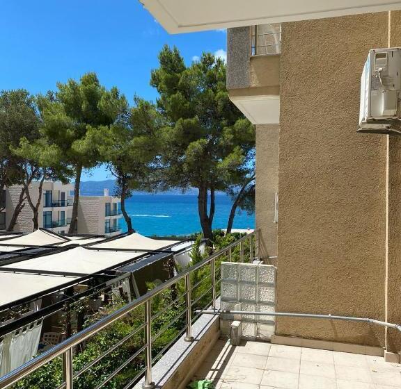סוויטה משפחתית, Eval Hotel Sarande