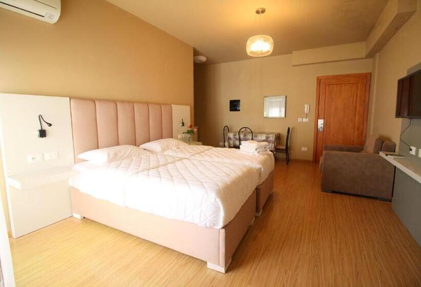 סוויטה משפחתית, Eval Hotel Sarande