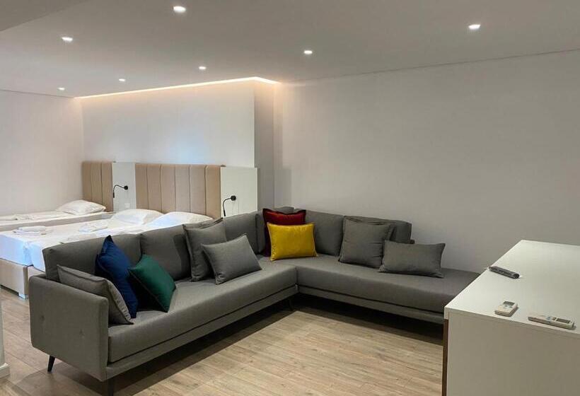סוויטה משפחתית, Eval Hotel Sarande