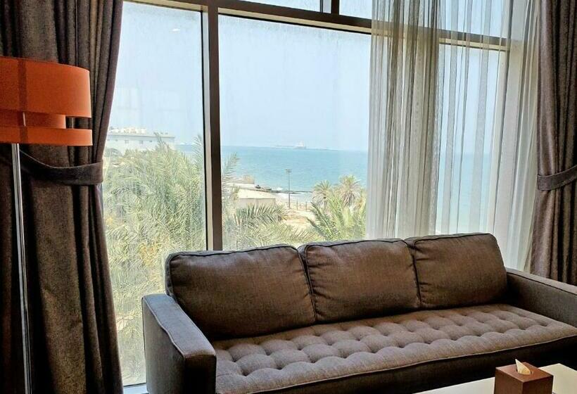 اتاق لوکس با تخت بزرگ, Al Kout Beach