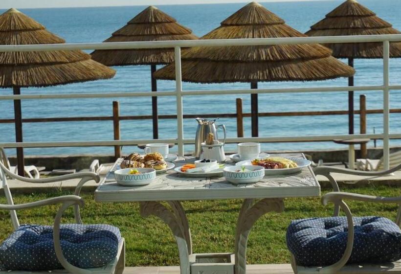 کلبه ییلاقی, Al Kout Beach
