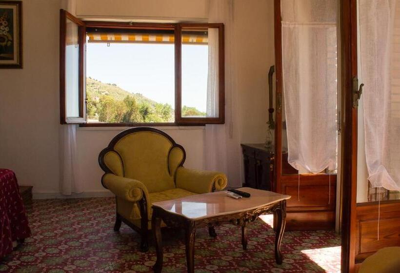 Номер Стандарт Трехместный, Villa Sarina
