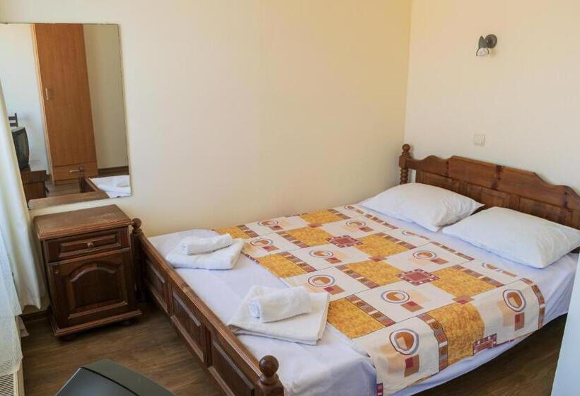 اتاق استاندارد چهار تخته, Guest House Eos