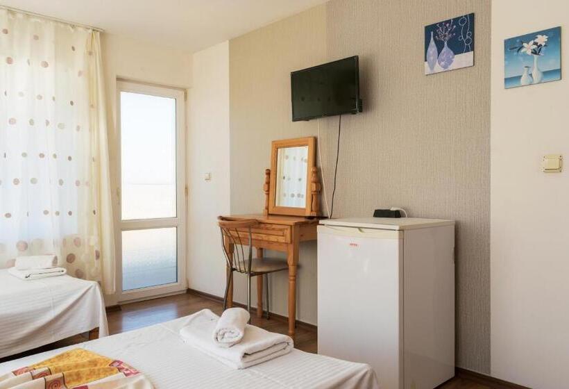 Четырехместный Номер Стандарт, Guest House Eos