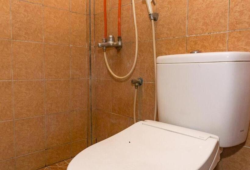 Семейный Номер, Reddoorz Near Sentani Airport Jayapura