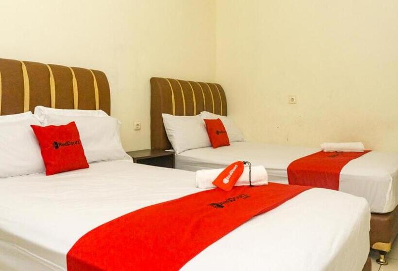 Семейный Номер, Reddoorz Near Sentani Airport Jayapura