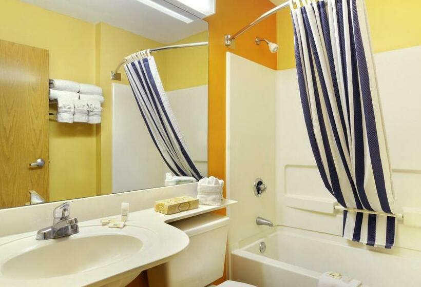 Номер Стандарт, Hometown Inn & Suites Jacksonville Butler Blvd./southpoint