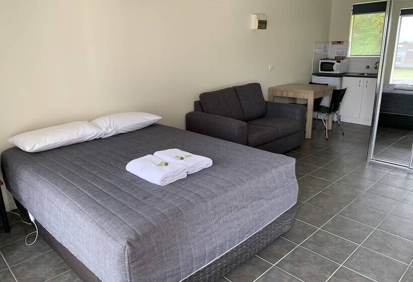 스탠다드 스튜디오, Robetown Motor Inn & Apartments