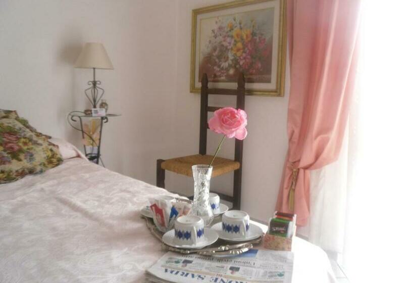 Четырехместный номер Премиум, Italia Guesthouse