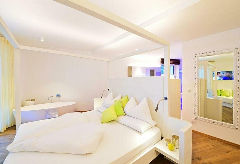 Полулюкс Повышенной Комфортности, Boutique Hotel Zum Rosenbaum