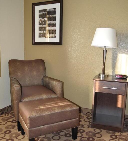 Люкс Кровать Кинг, Spark By Hilton Cedar Falls