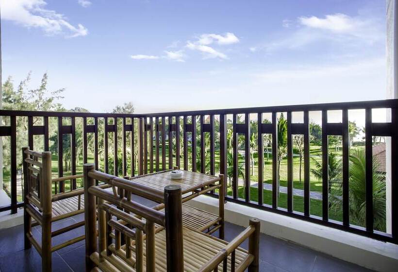 سوئیت پریمیوم, Sandy Beach Non Nuoc Resort