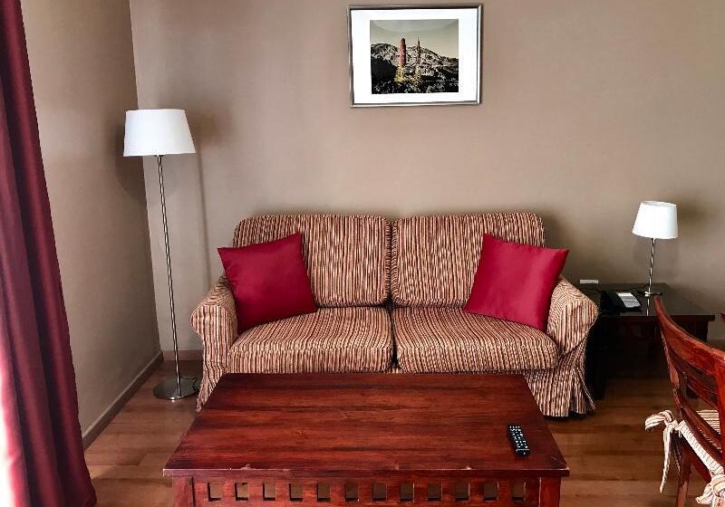Полулюкс, La Quinta Park Suites & Spa