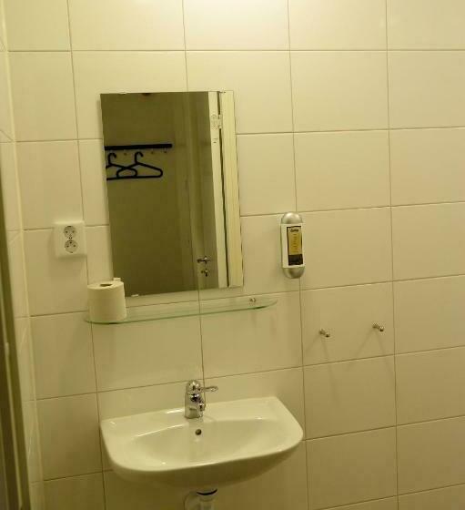 标准间, Hedenstugan B&b