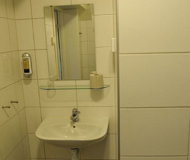 标准间, Hedenstugan B&b