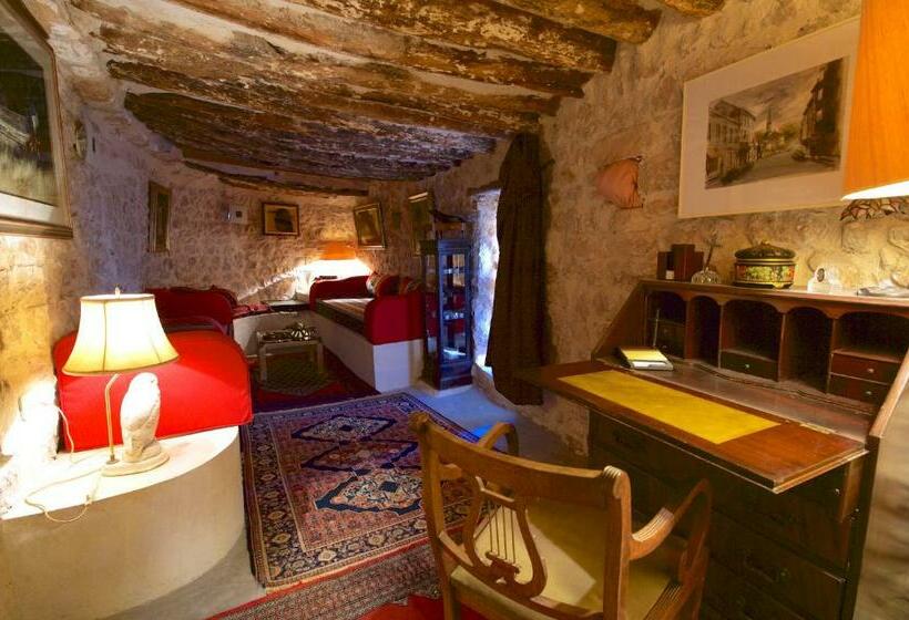 جناح مطلّ علي الجبل, Auberge De Tamezret