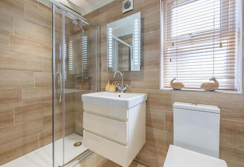Апартаменты 2 Спальни, Warren Lodges
