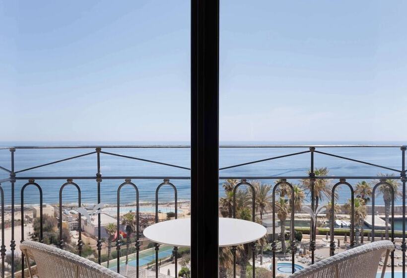 اتاق اجرایی با چشم‌انداز دریا, Hilton Malta