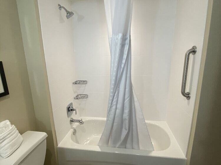 Люкс, Comfort Suites Midland West