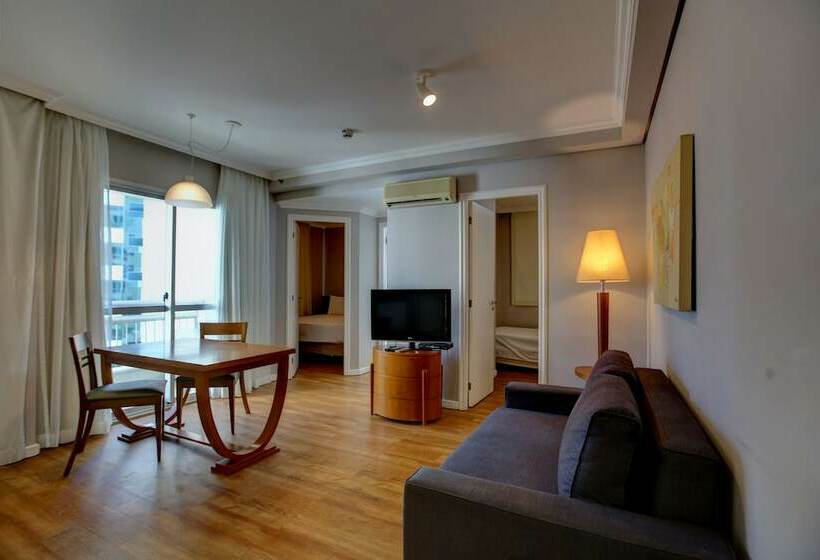 سوییت اجرایی, Roomo Bela Cintra