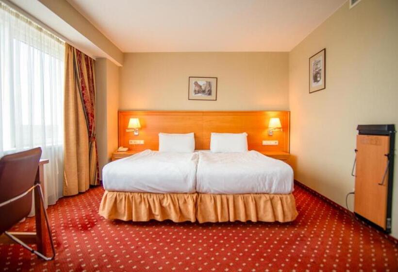 Quarto Deluxe, Vilnius Park Plaza Hotel, Restaurant & Terrace, Panorama Bar, Conference & Banquet Center